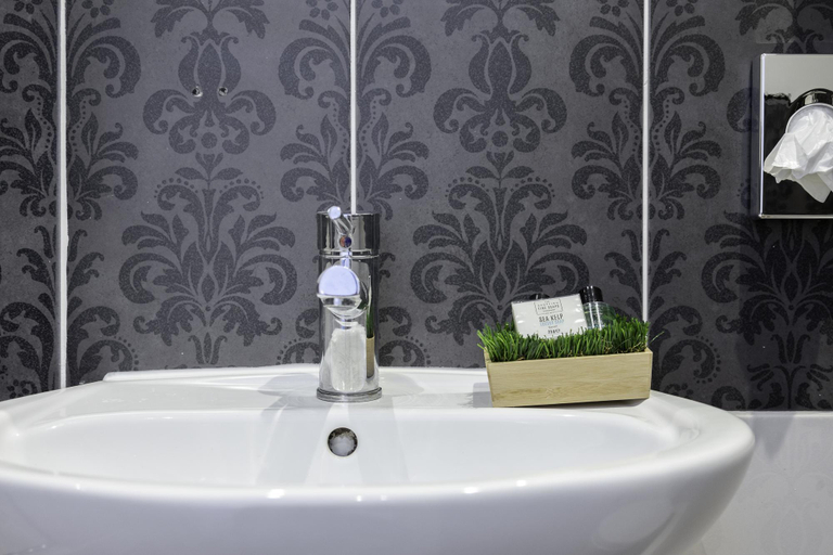 Bathroom 3, Upper Rock Brighton – Guest House, Brighton and Hove