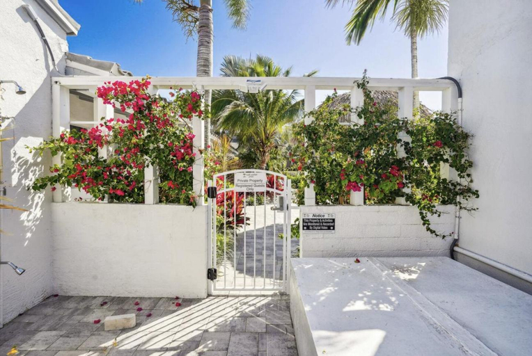 Others 5, Salt Water Suites, Pinellas