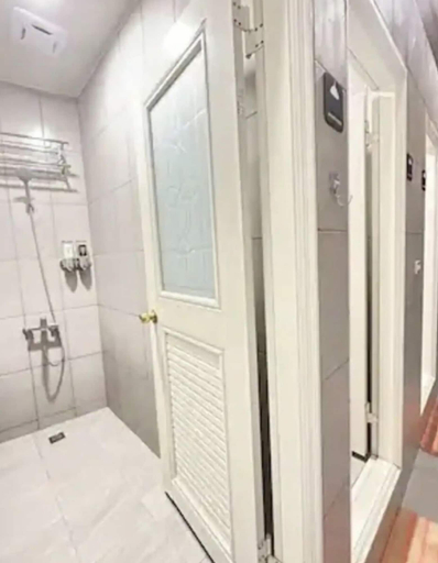 Bathroom 2, Economy Class Hostel, Taoyuan