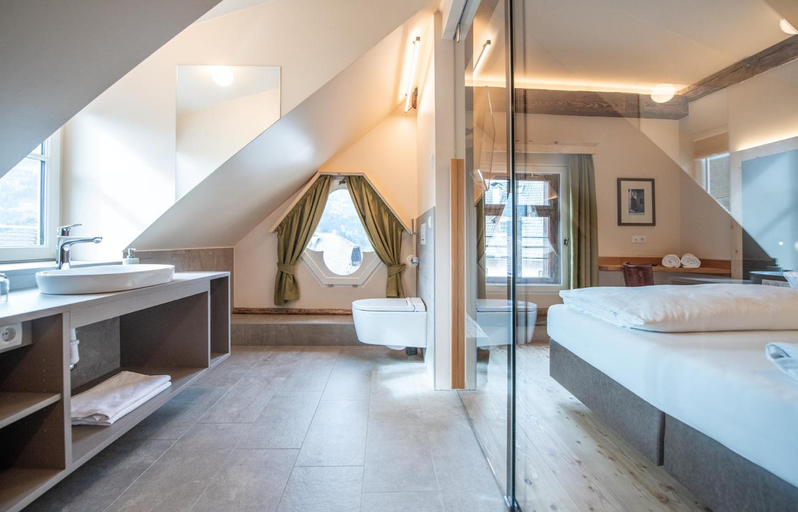 Bathroom, Hotel & Restaurant Gassenwirt, Bolzano