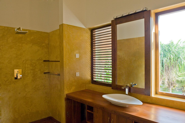 Bathroom 2, Land's End Hotel, Habaraduwa