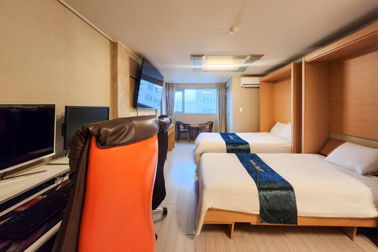 Bedroom 5, Joy Hotel, Jeju