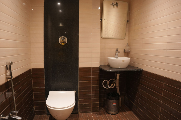 Bathroom 5, Hotel Chariot Inn, Deoghar
