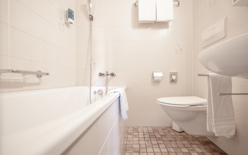 Bathroom, Hotel Alte Post by Mountain Hotels, Prättigau/Davos