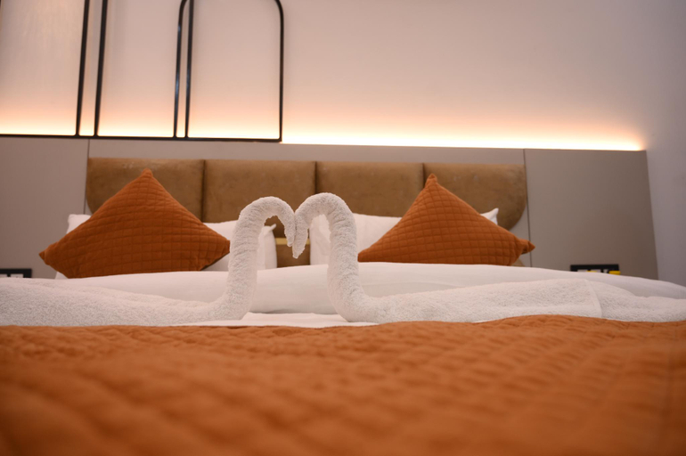 Others 5, The Golden Way, Aligarh