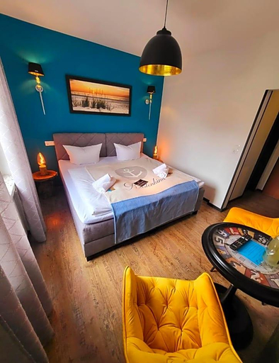 Bedroom 2, Hotel Am Schwarzen Berg, Stade