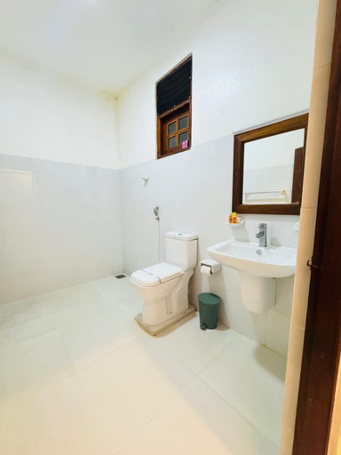 Bathroom 3, Wild Roots Mirissa, Weligama