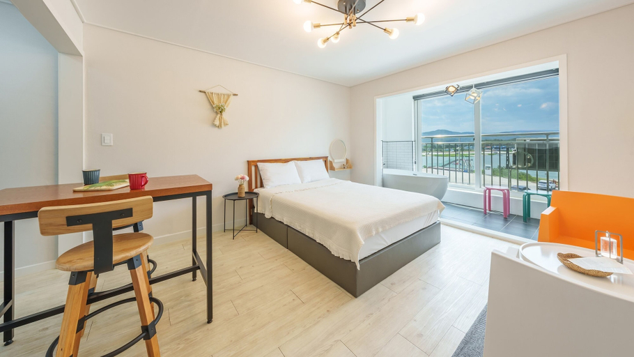 Bedroom 2, Samcheok Kong & Bee Ocean View Spa Pensi, Samcheok