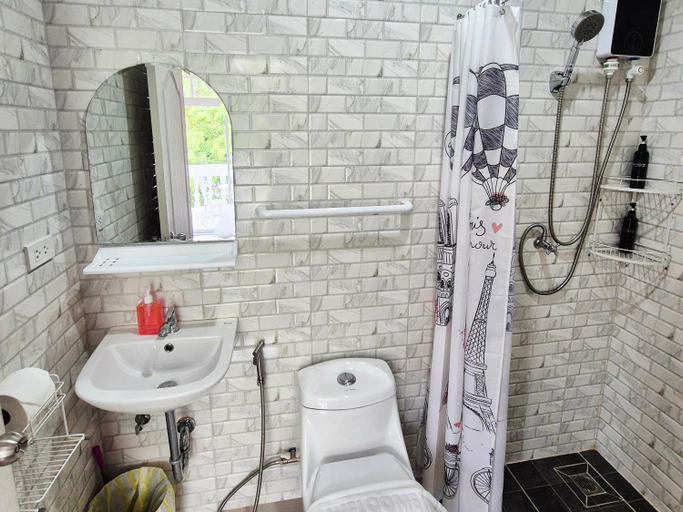 Bathroom 3, Dorothys Showbar, Pattaya