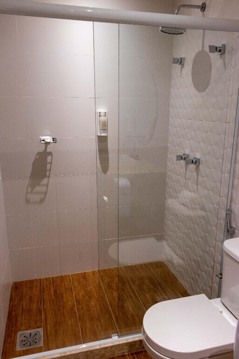 Bathroom 5, Kastel Petropolis, Petrópolis