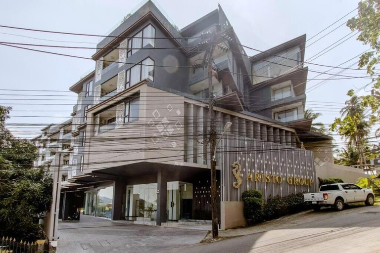 Exterior & Views