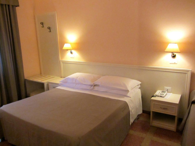 Bedroom 3, Hotel Ausonia, Grosseto