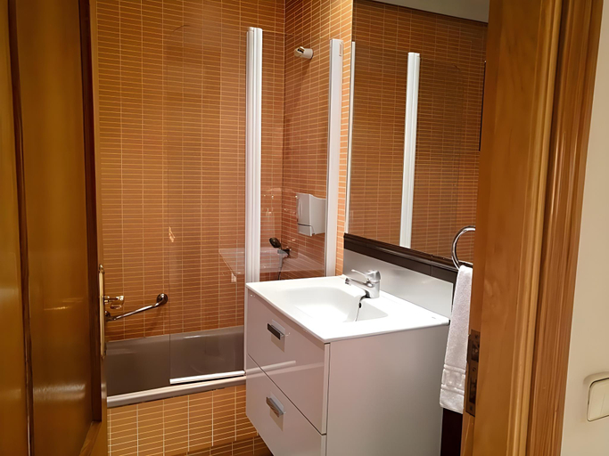 Bathroom 3, Aparthotel G3 Galeon, Madrid