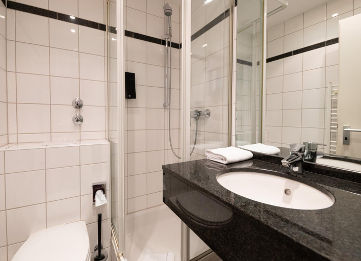 Bathroom 4, Hotel Medo Köln, Köln