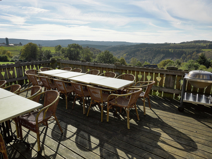 Others 2, Luxurious Holiday Home in Stoumont With Pool & Bar, Liège