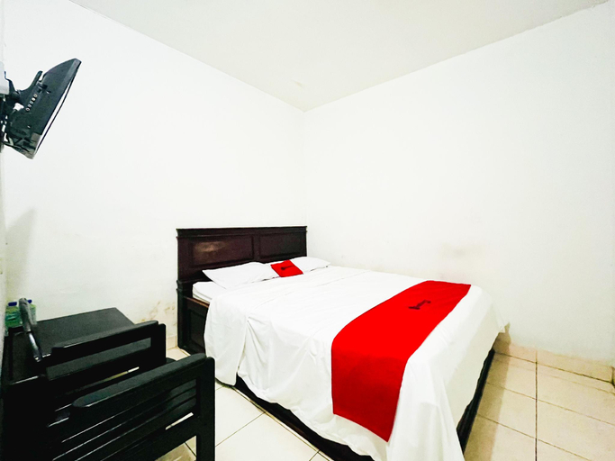 Bedroom, RedDoorz @ Krisan Kendari, Kendari