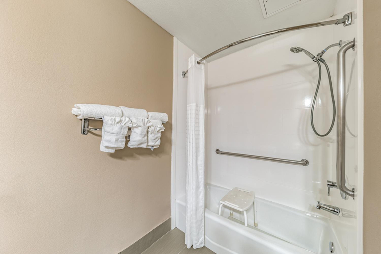 Bathroom 4, Quality Inn West Plano - Dallas, Collin