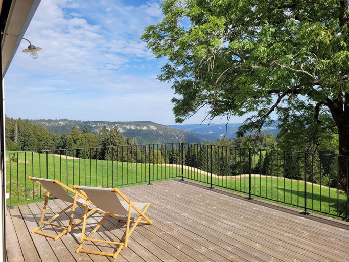 Room 2, Gite d Exception Avec vue Panoramique 4 Personnes, Jura