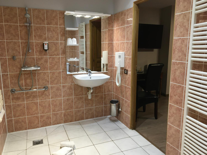Bathroom 4, Hotel Le Florence, Aisne