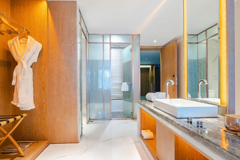 Bathroom 4, Hong Long Jing Hotel, Dali Bai