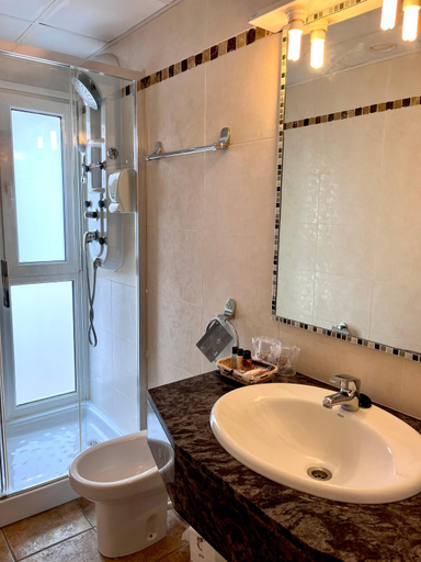Bathroom 3, La Muntanya, Girona