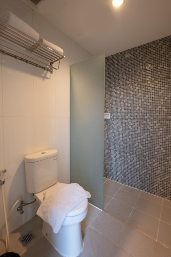 Bathroom 7