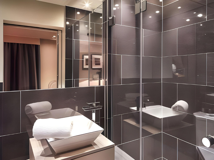 Bathroom 4, Square Townhouse, Brighton and Hove