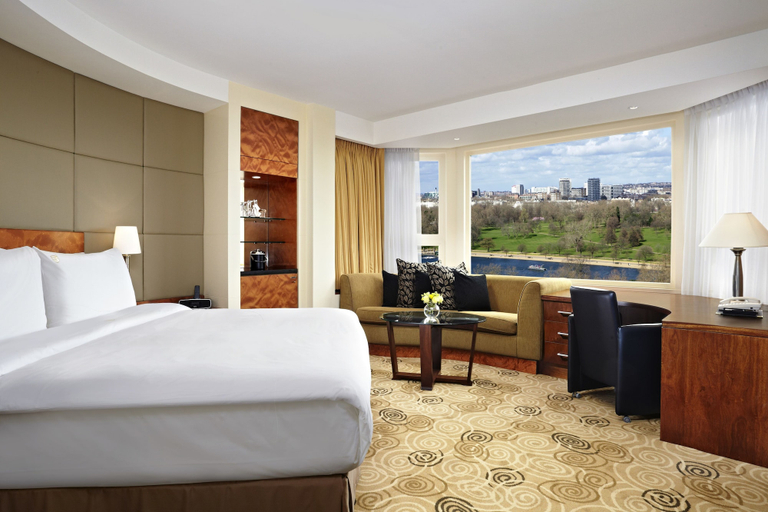 Bedroom 2, The Park Tower Knightsbridge, A Luxury Collection Hotel, London