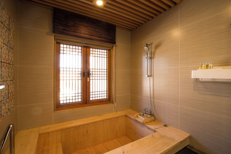 Bathroom 4, Gyeongwonjae By Walkerhill, Yeonsu