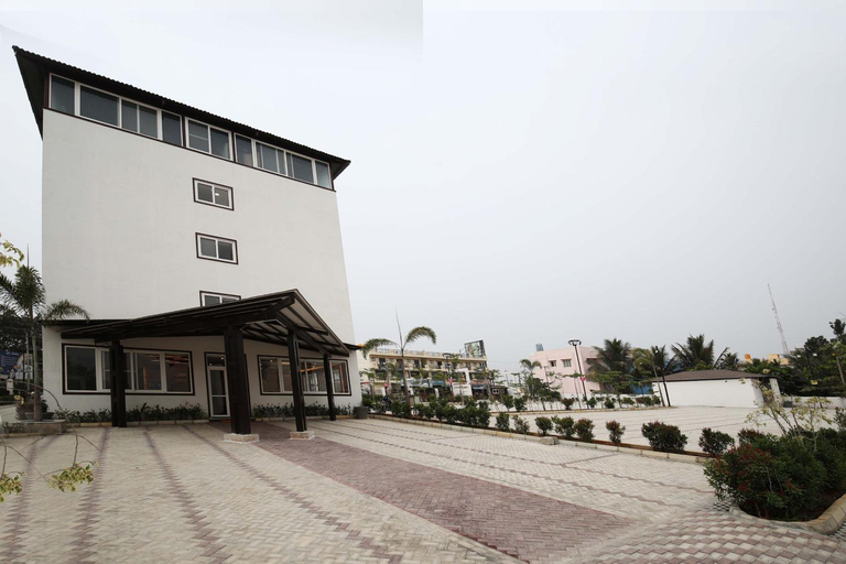 Exterior & Views
