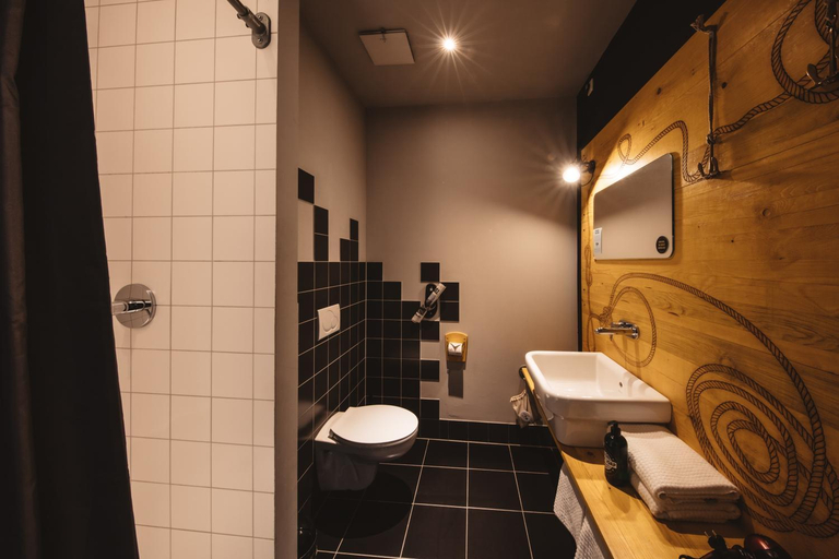 Bathroom 5, Superbude Hotel Hostel St.Pauli, Hamburg