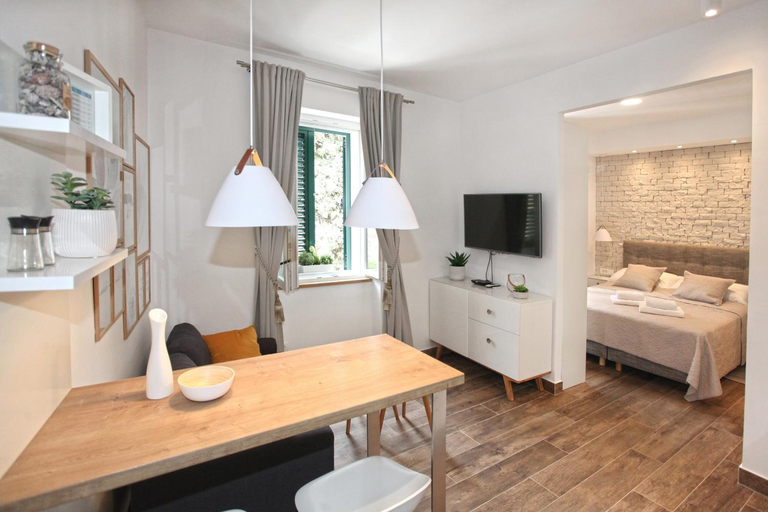 Others 5, Apartments Tessera, Split