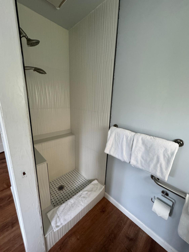 Bathroom 3, Aloha Junction Guest House - with 5 Private Suite 1-Mile from HVNP, Hawaii