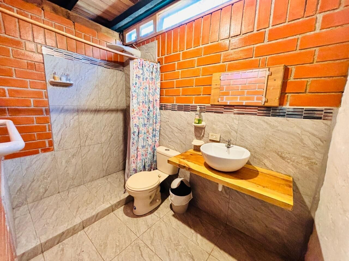 Bathroom 3, Casa 929, Mejía