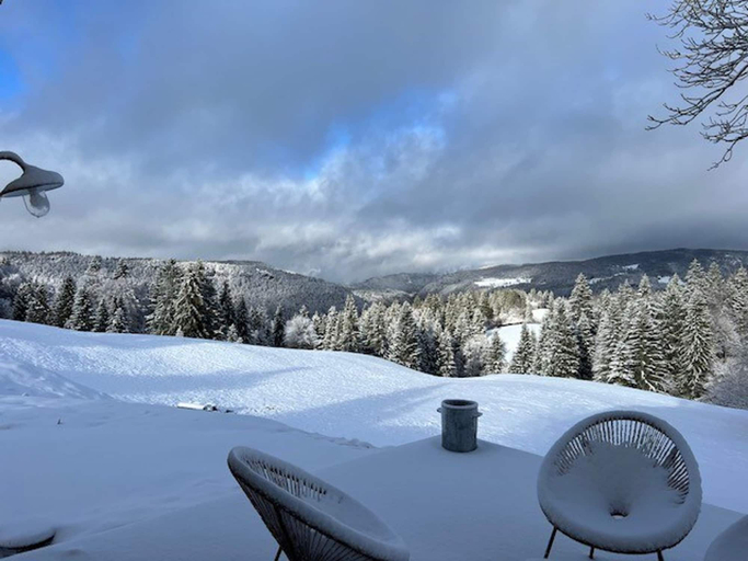 Room 5, Gite d Exception Avec vue Panoramique 4 Personnes, Jura