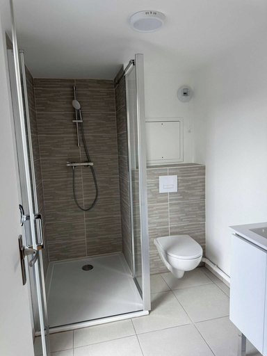 Bathroom 5, Charming Appt - 3bdr/8p - Near Paris & La Defense, Hauts-de-Seine