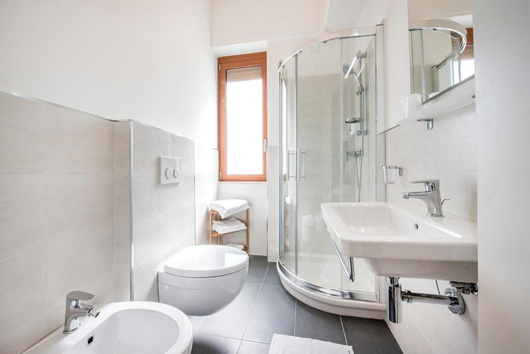 Bathroom 2, Stella Hotel, Ancona