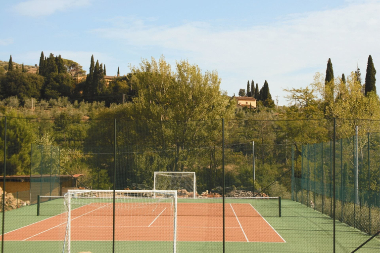 Tennis court, Private Villa with AC, private pool, WIFI, TV, terrace, pets allowed, parking, close to Arezzo, Arezzo