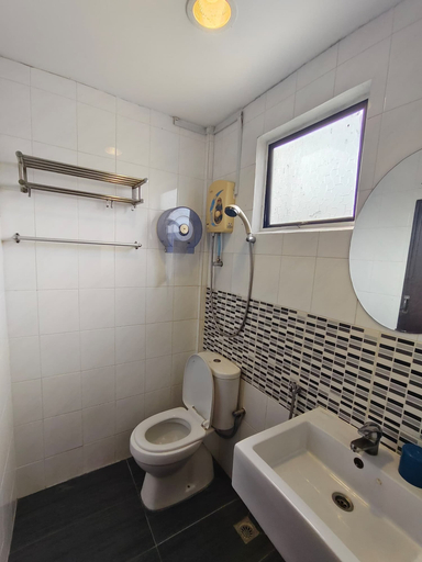 Bathroom 4, Sea Lion Hotel Pulau Ketam, Klang