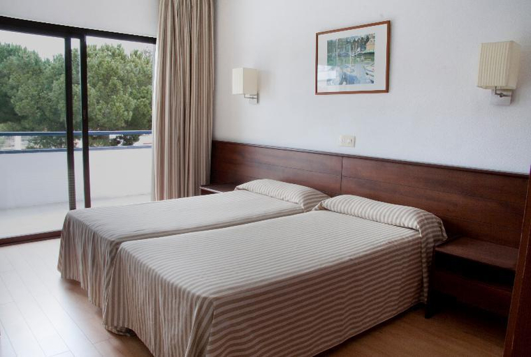 Bedroom 3, Hotel Gran Garbi & AquaSplash, Girona