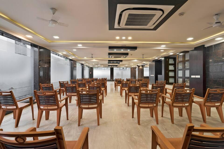 Food & Drinks 5, Treebo Sreema Saltlake Near City Centre Mall, North 24 Parganas