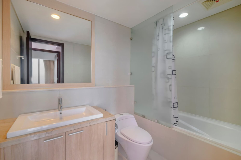 Bathroom 5, Setiabudi SkyGarden Apartments, South Jakarta