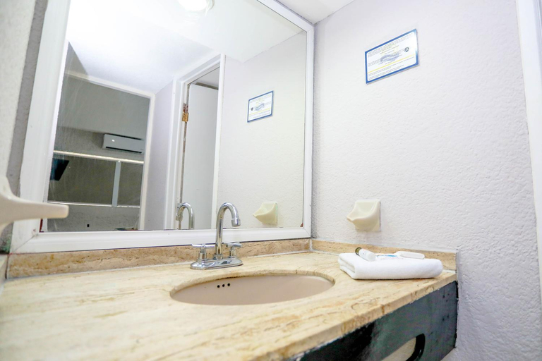 Bathroom 4, Caribe Internacional Cancun, Isla Mujeres