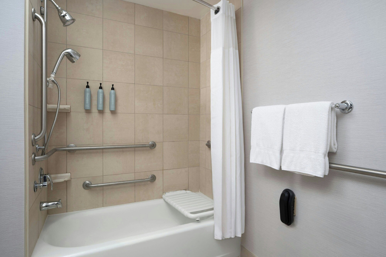 Bathroom 3, Courtyard by Marriott Dayton-University of Dayton, Montgomery
