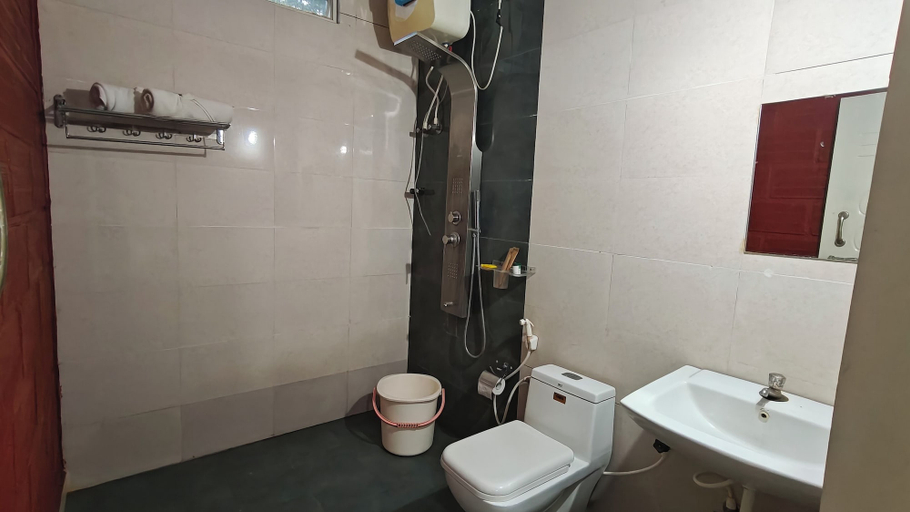 Bathroom 3, Golden Hill Resort, Chikmagalur