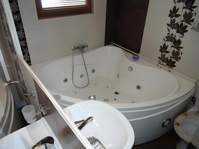 Bathroom 3, Panorama Family Hotel, Zlatograd