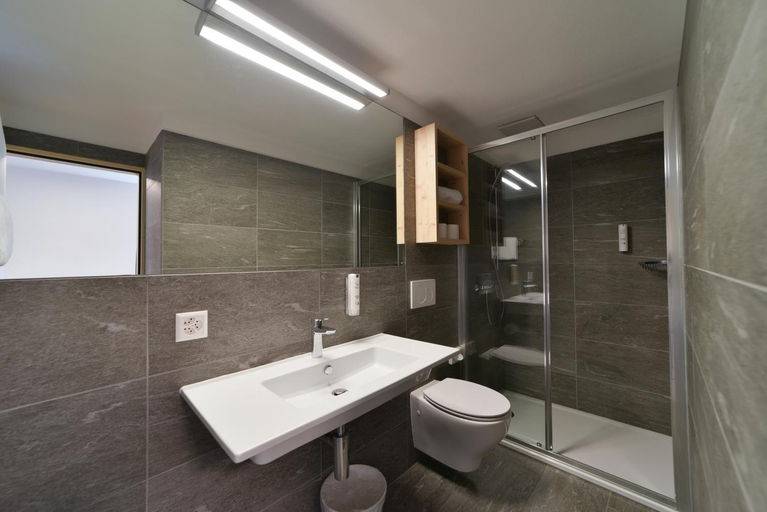 Bathroom 3, Hotel Maloja Kulm, Maloja