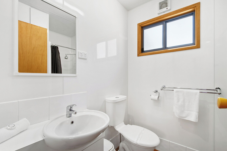 Bathroom, Lakes Entrance Tourist Park, E. Gippsland - Bairnsdale