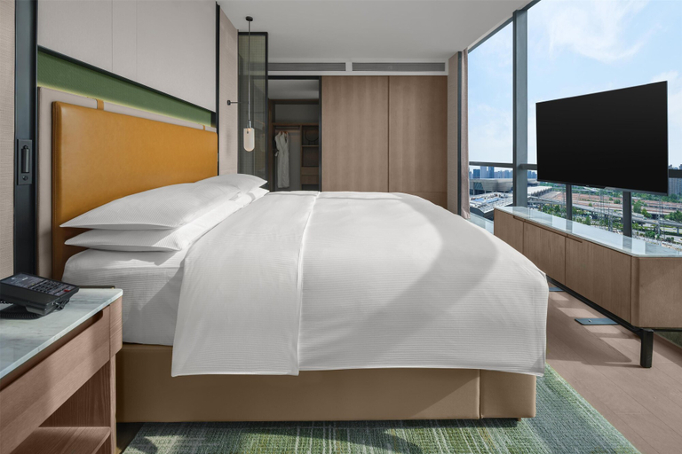 Bedroom 4, DoubleTree By Hilton Zhengzhou East, Zhengzhou