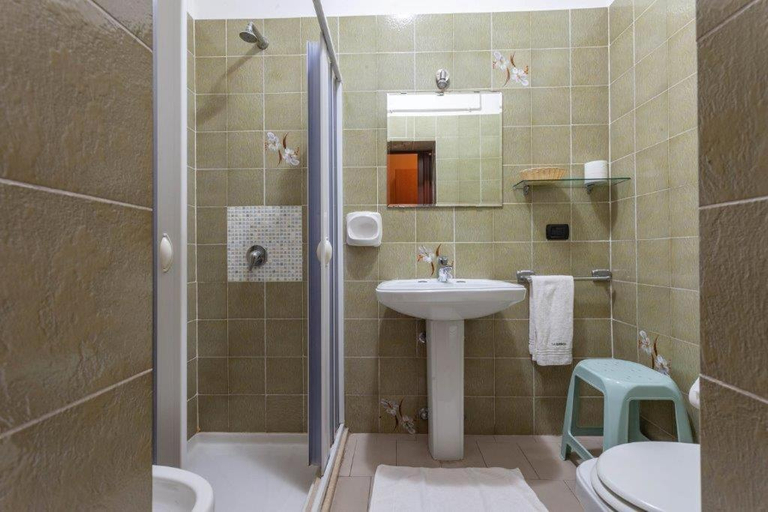 Bathroom 5, Hotel La Quercia, Bergamo